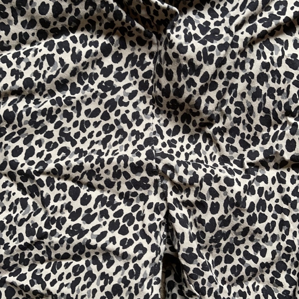 Leopard capris